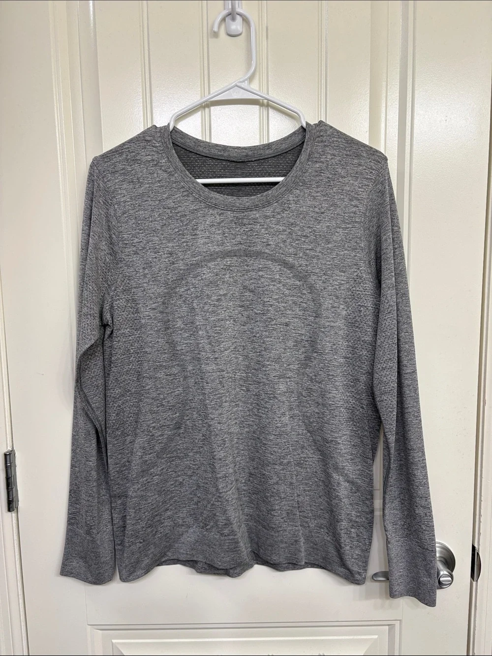 lululemon athletica swiftly Gray‎ Long Sleeve Crew Tee
